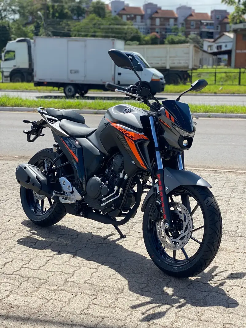 Yamaha Fazer FZ25 Connected