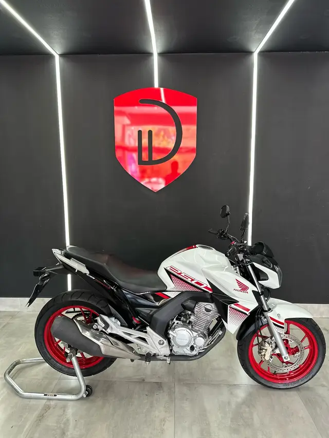 Carro Honda CB 250F Twister 2022 (CBS)