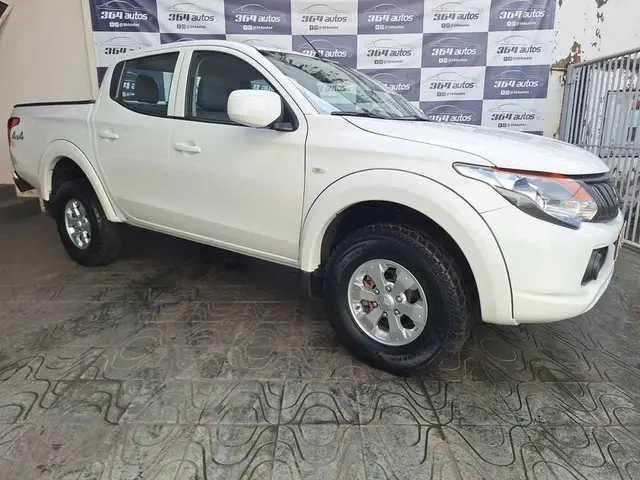 Carro Mitsubishi L200 2023 Triton GL 2.4 Turbo