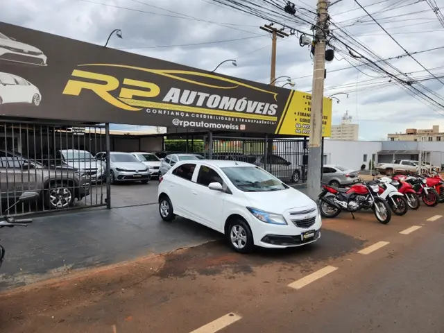 Carro Chevrolet Onix 2013 1.0 LT SPE/4