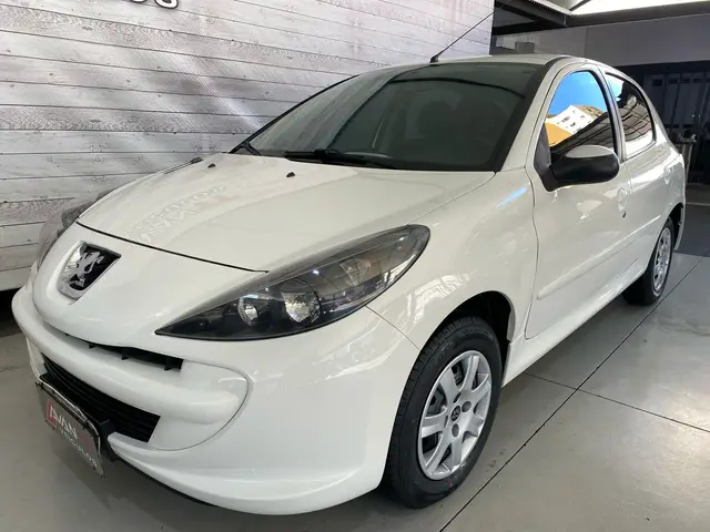 Carro Peugeot 207 2015 Hatch Active 1.4 (Flex)