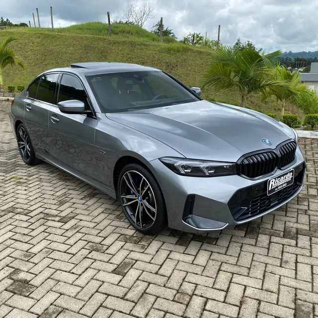 Carro BMW 330e 2024 M Sport 2.0 Turbo (Aut.) (Híb.)