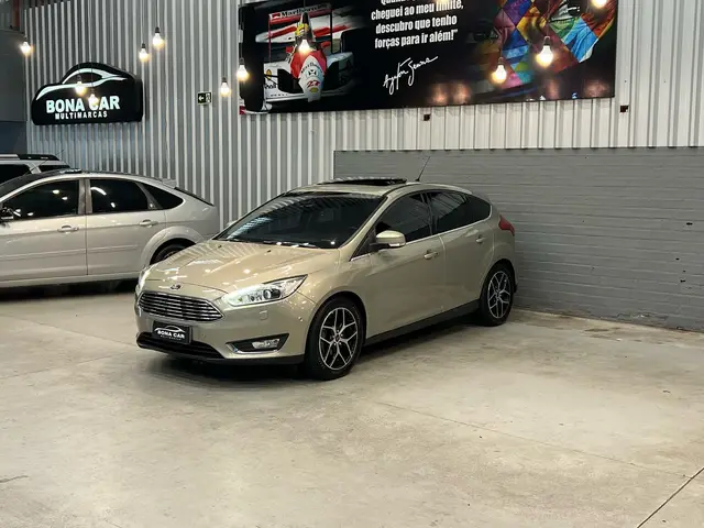 Carro Ford Focus Hatch 2017 Titanium Plus 2.0 PowerShift