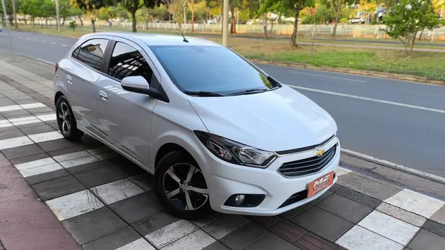 Carro Chevrolet Onix 2018 1.4 LTZ SPE/4 (Aut)