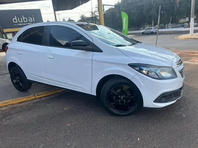 Carro Chevrolet Onix 2014 HATCH LTZ 1.4 8V FlexPower 5p Mec.
