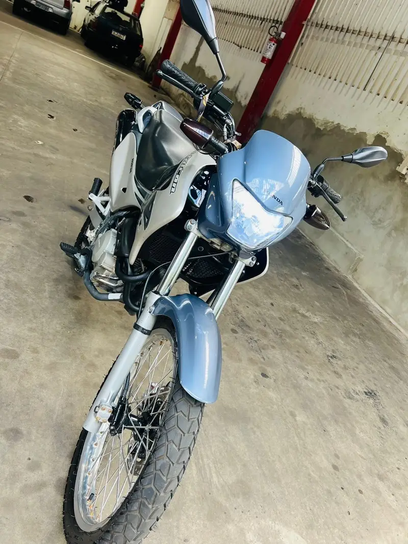 Honda NX 4 Falcon 400