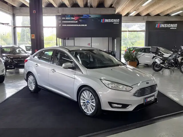 Carro Ford Focus Sedan 2016 Titanium Plus 2.0 PowerShift (Aut)