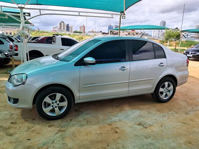 Carro Volkswagen Polo Sedan 2014 Comfortline 1.6 8V (Flex)