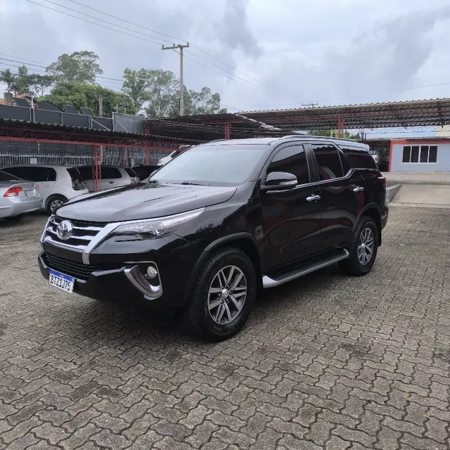 Carro Toyota SW4 2017 2.8 TDI SRX 5L 4x4 (Aut)