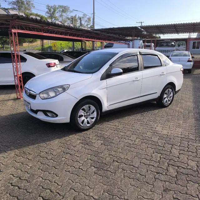 Carro Fiat Grand Siena 2014 Essence 1.6 16V (Flex)