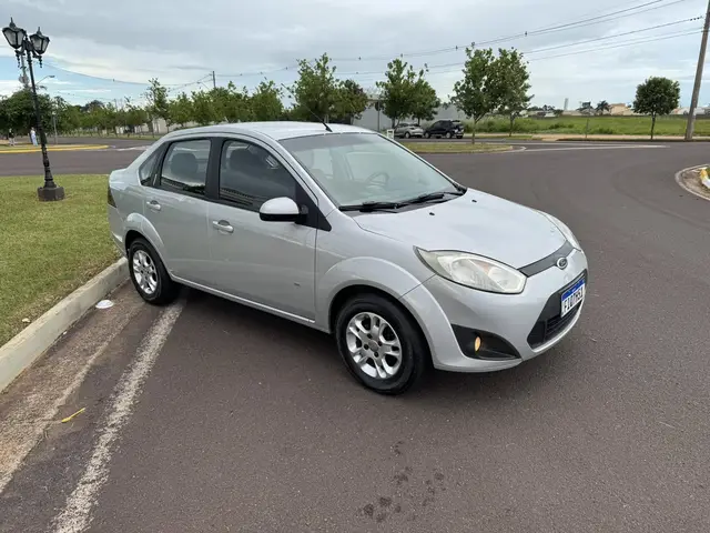 Carro Ford Fiesta Hatch 2014 SE Rocam 1.6 (Flex)
