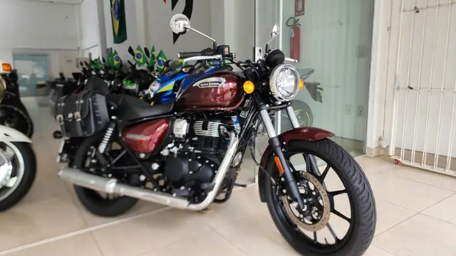 Carro Royal Enfield Meteor 350 2024 Stellar