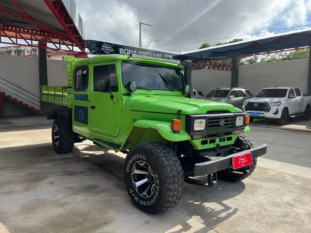 Carro Toyota Bandeirante Jipe 1997 BJ50Lv 4x4 3.7 (teto rígido)