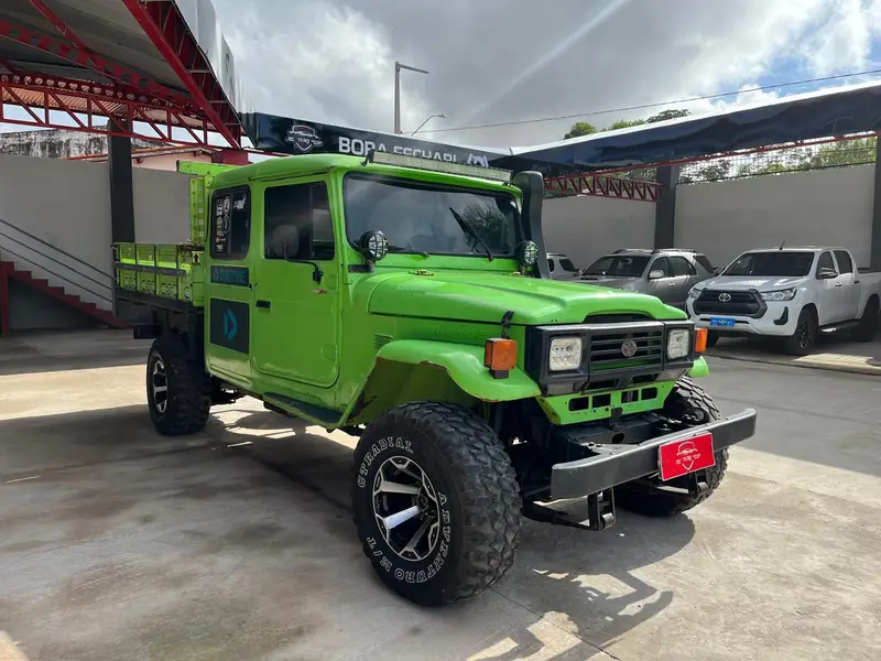 Toyota Bandeirante Jipe BJ50Lv 4x4 3.7 (teto rígido)