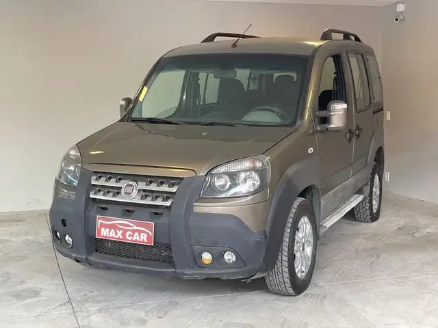 Carro Fiat Doblò 2012 Adventure 1.8 16V (Flex)