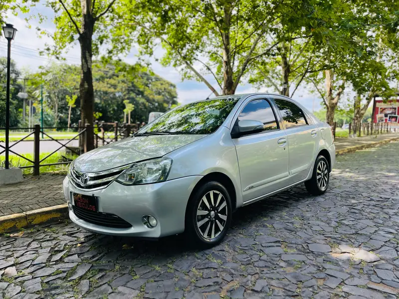 Toyota Etios Sedan Platinum 1.5 (Flex)