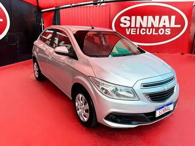 Carro Chevrolet Onix 2015 1.4 LT SPE/4 (Aut)
