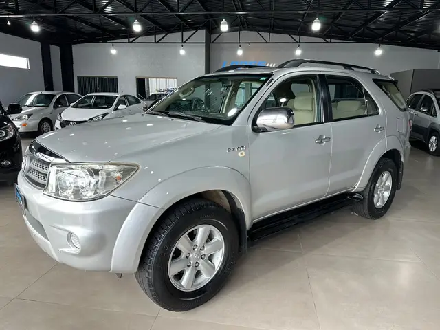 Carro Toyota Hilux SW4 2010 SR 4x2 2.7 VVT-i (aut)