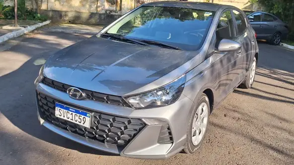 Versão utiliza motor aspirado, câmbio manual e é comercializada por menos de R$ 100 mil