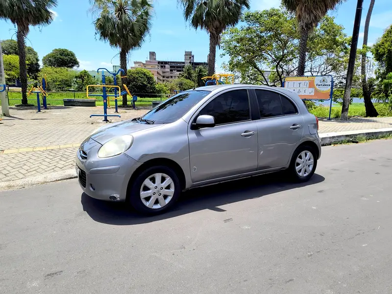 Nissan March 1.0 16V S (Flex)