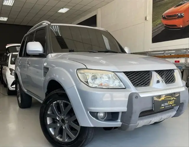 Carro Mitsubishi Pajero TR4 2013 2.0 16V 4x2 (Flex)