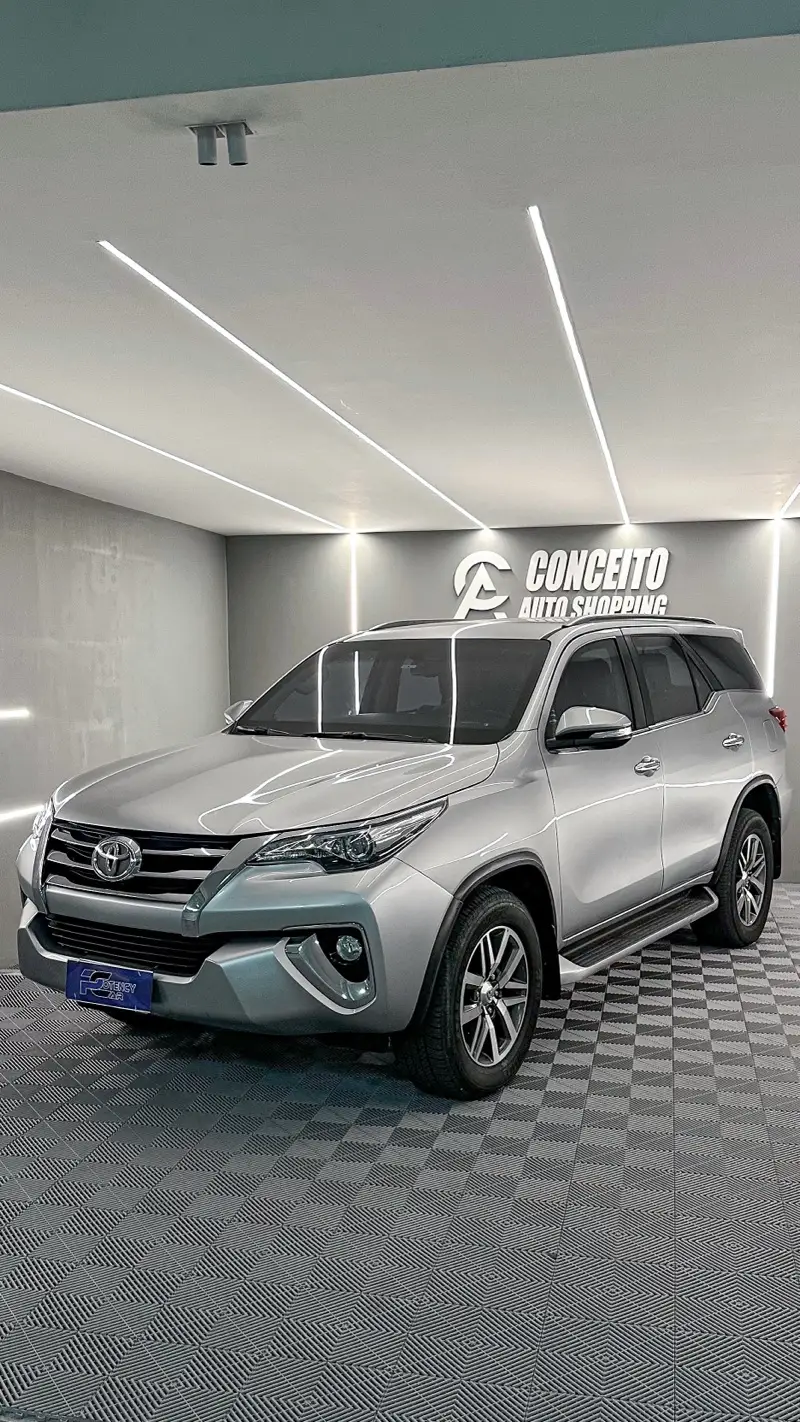 Toyota SW4 2.8 TDI SRX 7L 4x4 (Aut)