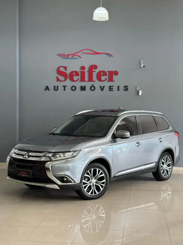 Carro Mitsubishi Outlander 2018 Comfort 2.0 16V (Aut)