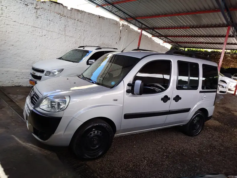 Fiat Doblò Essence 1.8 5L (Flex)
