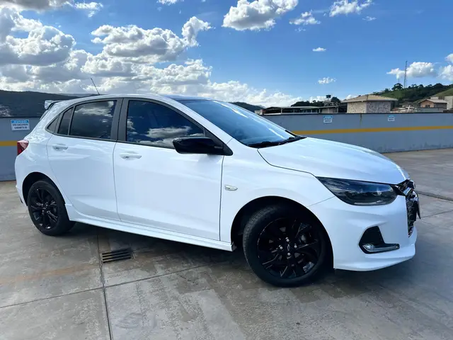 Carro Chevrolet Onix 2023 RS 1.0 Turbo (Aut.)