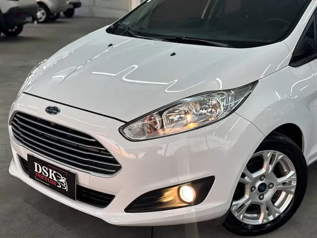 Carro Ford Fiesta Hatch 2015 SE 1.6 8V Flex 5p