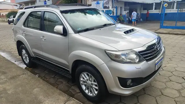 Carro Toyota Hilux SW4 2012 SRV 3.0 4X4 (7 Lugares)
