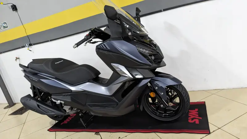 Dafra Cruisym 300