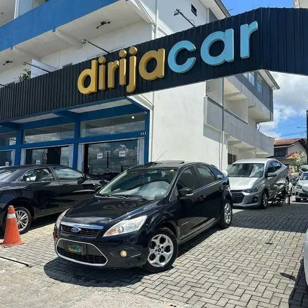 Ford Focus Hatch Titanium 2.0 16V (Aut)
