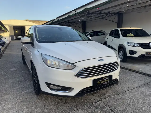 Carro Ford Focus Hatch 2016 Titanium 2.0 PowerShift