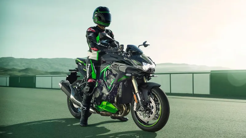 Kawasaki lança naked de 200 cv com motor supercharged no Brasil