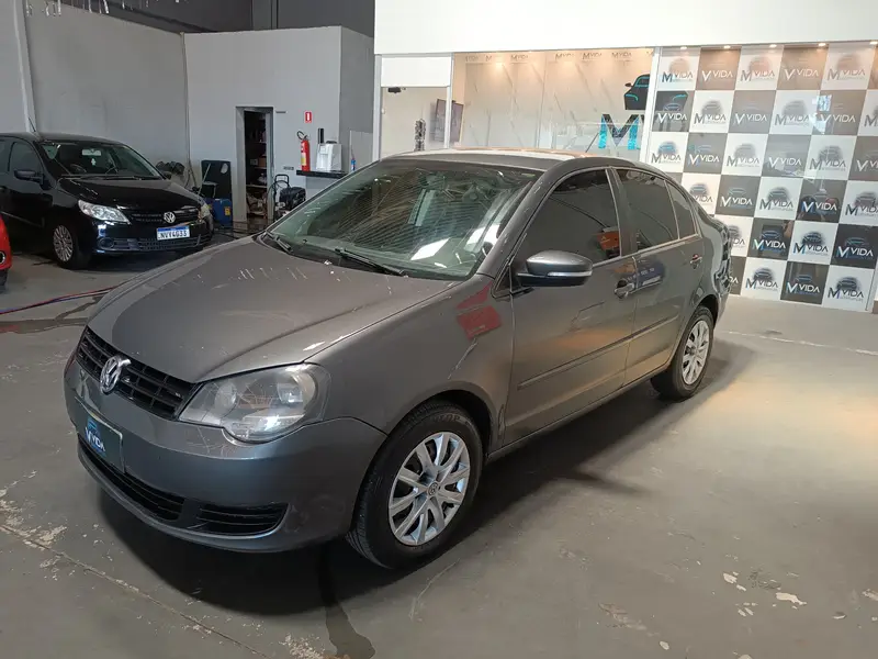 Volkswagen Polo Sedan 1.6 8V (Flex)