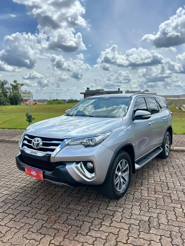 Carro Toyota SW4 2016 2.8 TDI SRX 5L 4x4 (Aut)