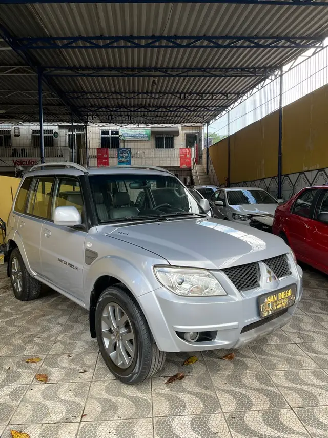 Carro Mitsubishi Pajero TR4 2014 2.0 16V 4x2 (Flex)