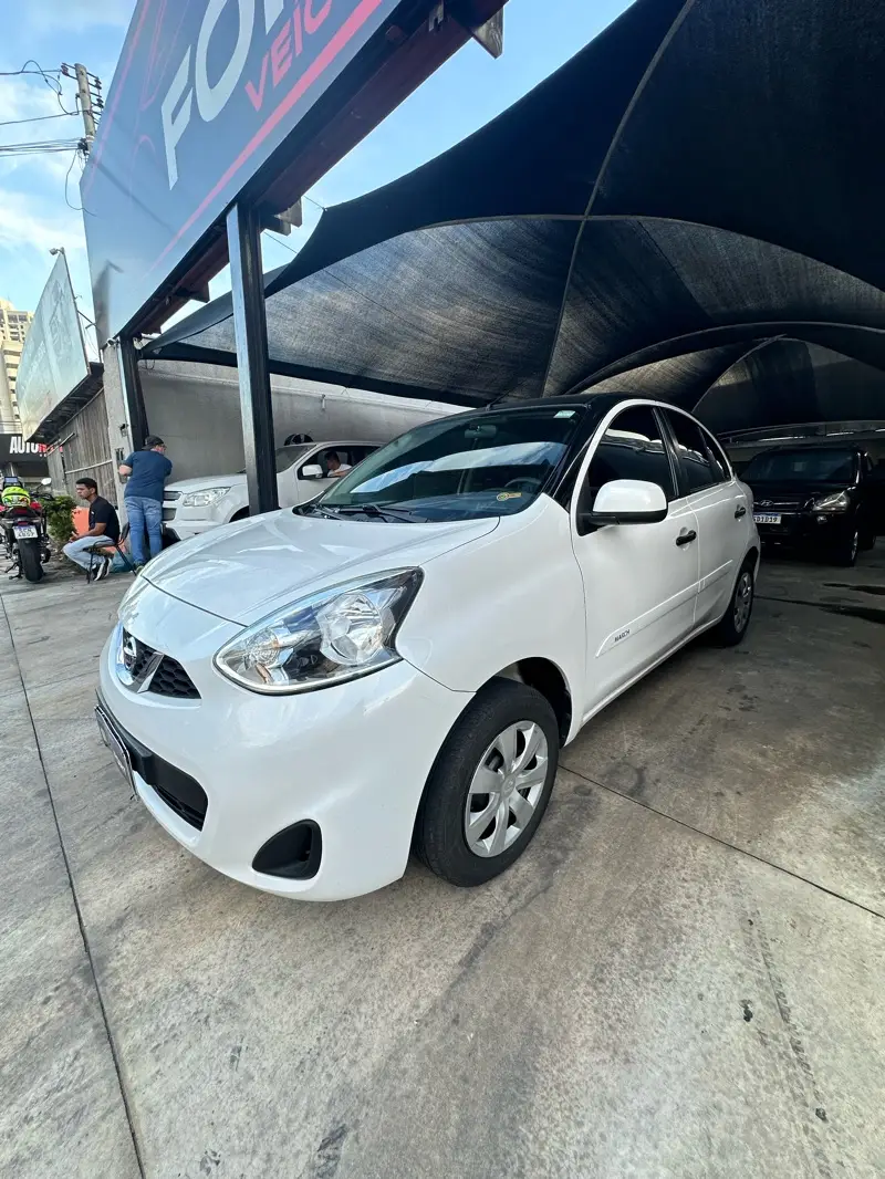Nissan March 1.0 16V S (Flex)