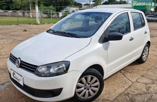 Carro Volkswagen Fox 2014 1.0 TEC (Flex) 4p