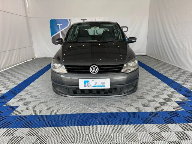 Carro Volkswagen Fox 2014 1.0 TEC (Flex) 4p