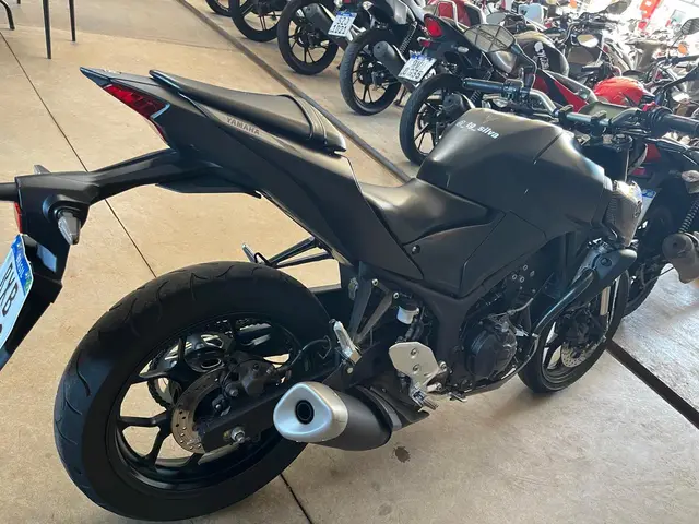 Carro Yamaha MT-03 2023 ABS