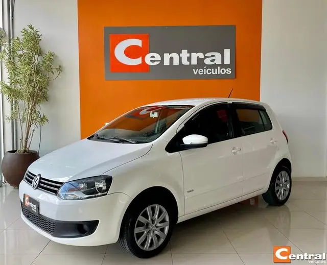 Carro Volkswagen Fox 2014 1.0 TEC (Flex) 2p