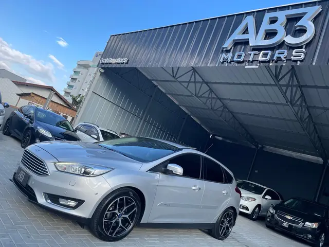 Carro Ford Focus Hatch 2016 Titanium Plus 2.0 PowerShift