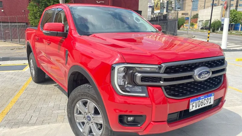 Ford começa a produzir mais um motor da Ranger na Argentina para conter domínio da Hilux