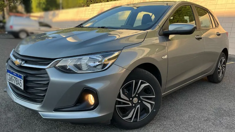 Chevrolet Onix 2025 fica mais potente na versão de entrada contra Polo Track