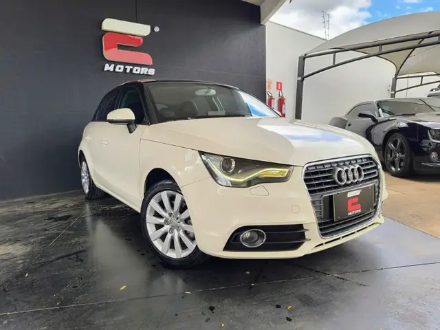 Carro Audi A1 2013 1.4 TFSI Sportback Attraction S Tronic