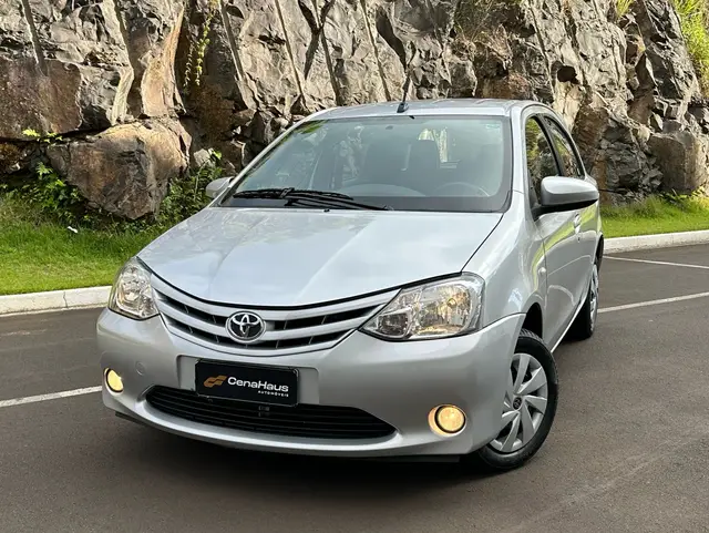 Carro Toyota Etios 2017 XS 1.5 (Flex)