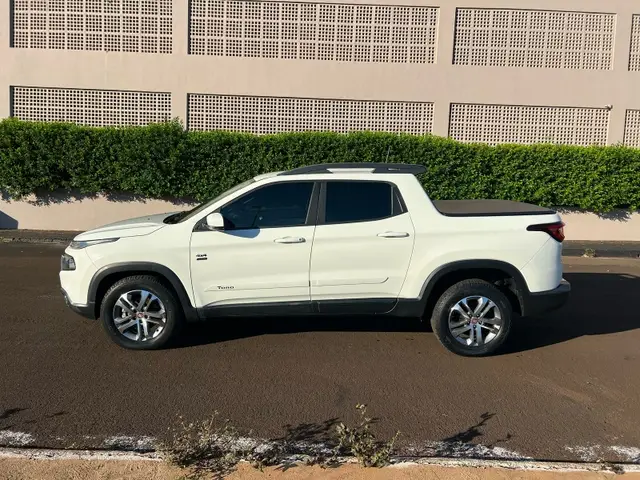 Carro Fiat Toro 2018 Freedom 2.0 diesel MT6 4x2