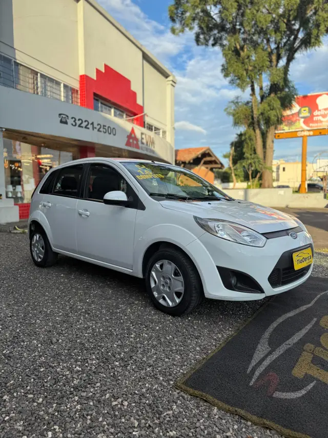 Carro Ford Fiesta Hatch 2014 SE 1.6